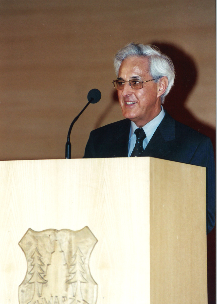 Ehrung Obmann Leo Weidinger 2004