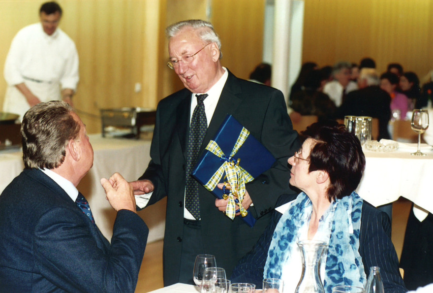 Ehrung Obmann Leo Weidinger 2004