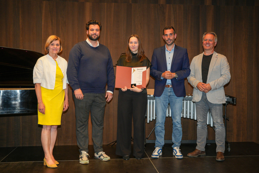 Urkunden&uuml;bergabe Goldsch&uuml;ler 2025