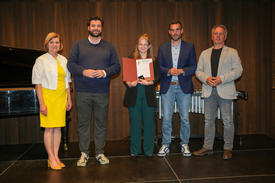 Urkunden&uuml;bergabe Goldsch&uuml;ler 2025