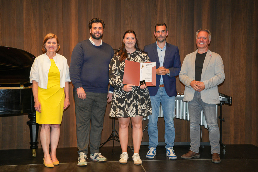 Urkunden&uuml;bergabe Goldsch&uuml;ler 2025