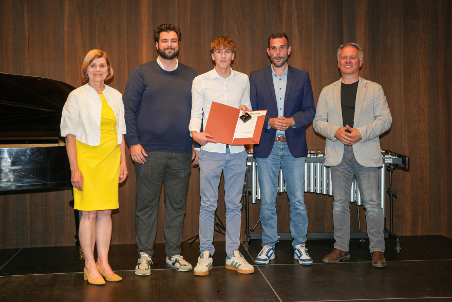 Urkunden&uuml;bergabe Goldsch&uuml;ler 2025