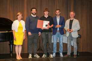 Urkunden&uuml;bergabe Goldsch&uuml;ler 2025